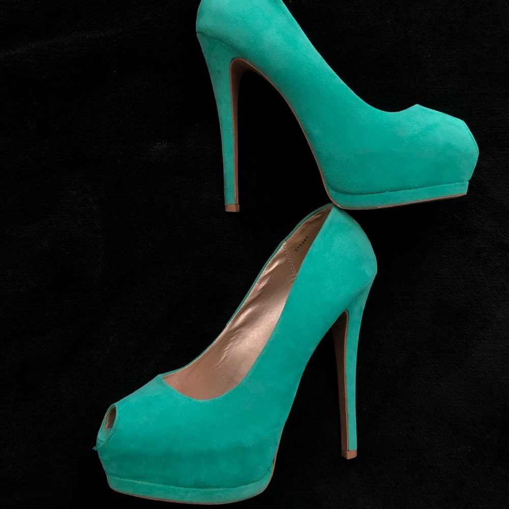 Charlotte Russe Teal pumps